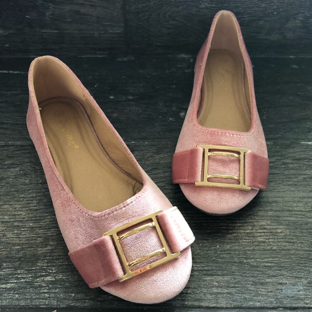 🐰 Velvet Soft Pink Flats Gold Buckle
